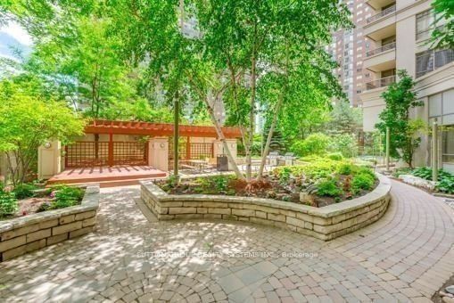 310 Burnhamthorpe Rd W 16 Property Photo 15