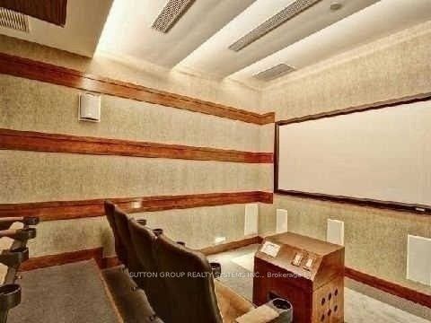 310 Burnhamthorpe Rd W 16 Property Photo 18