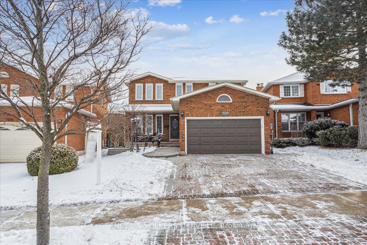 2120 Wincanton Cres Property Photo 1