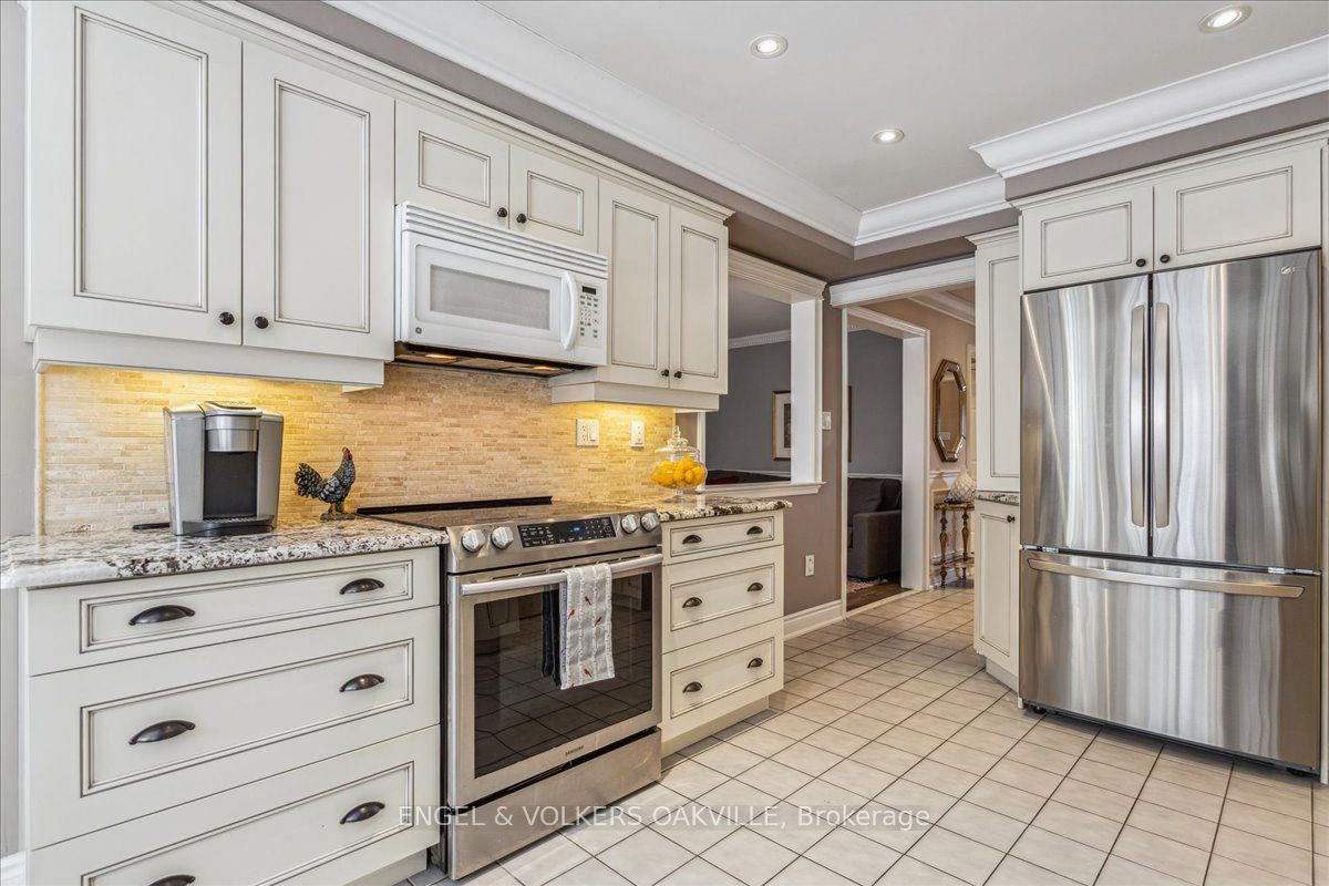 2120 Wincanton Cres Property Photo 12
