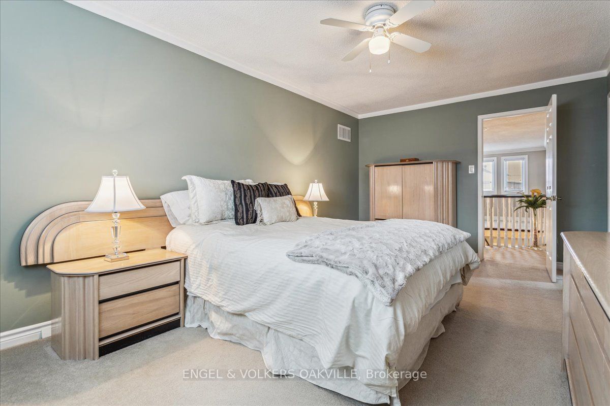 2120 Wincanton Cres Property Photo 14