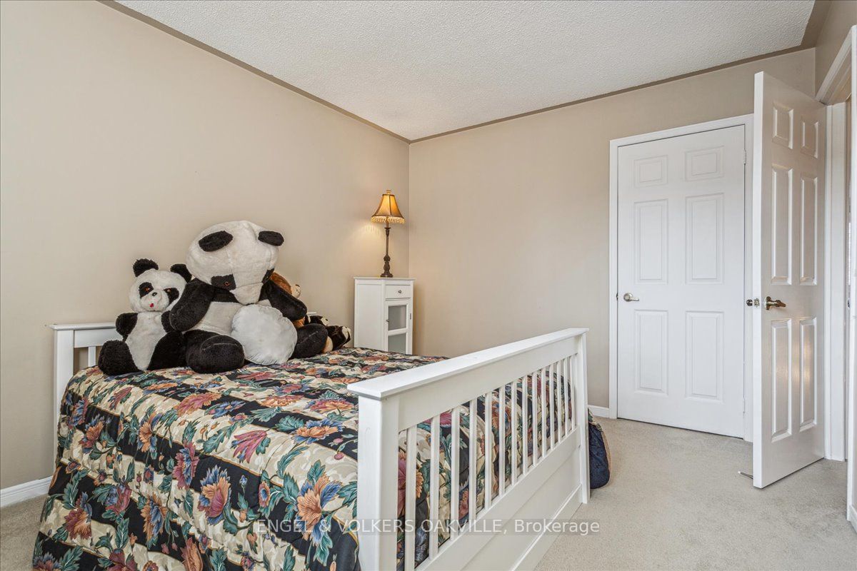 2120 Wincanton Cres Property Photo 16