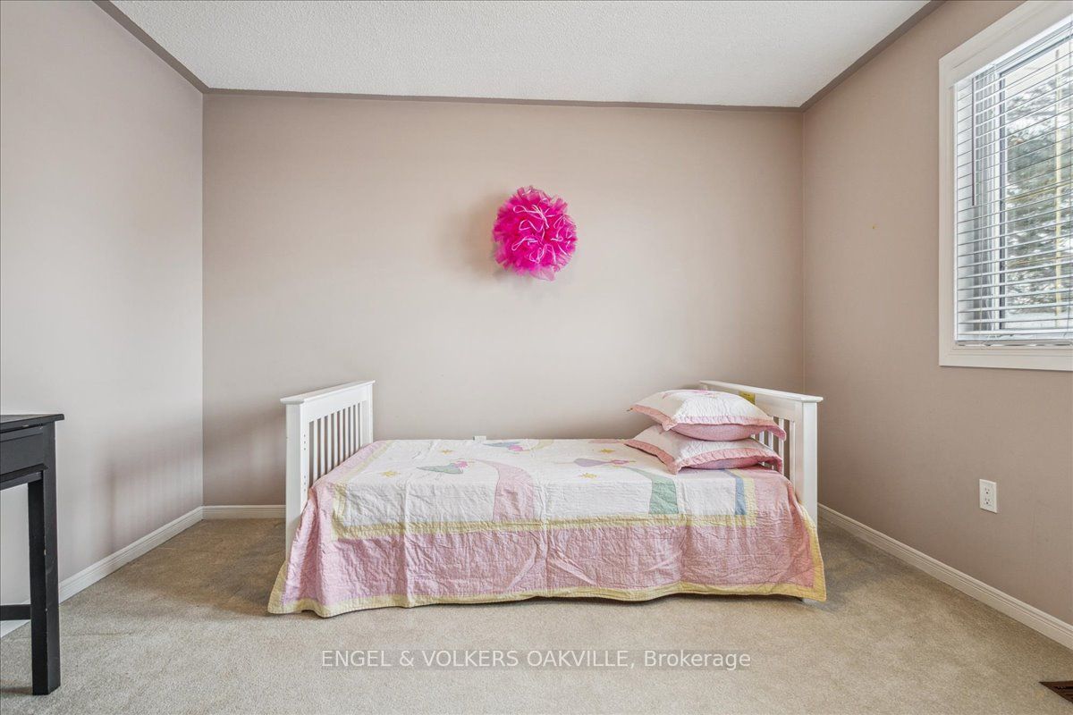 2120 Wincanton Cres Property Photo 18