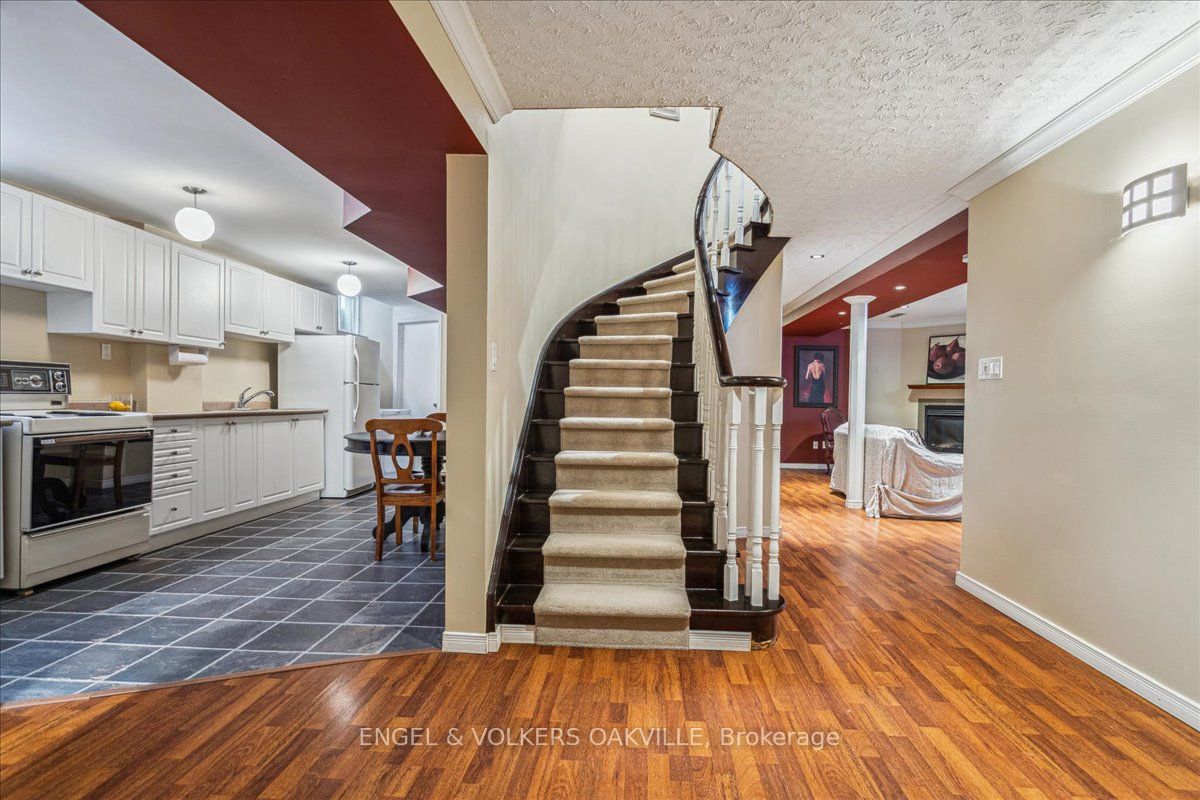 2120 Wincanton Cres Property Photo 21