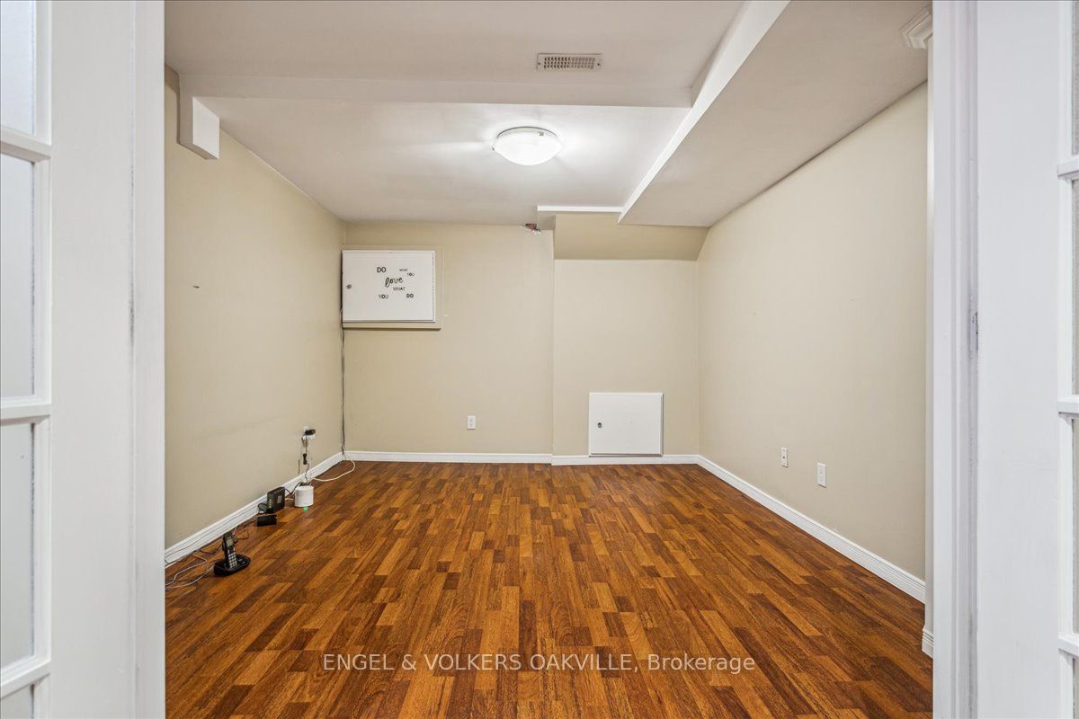 2120 Wincanton Cres Property Photo 24
