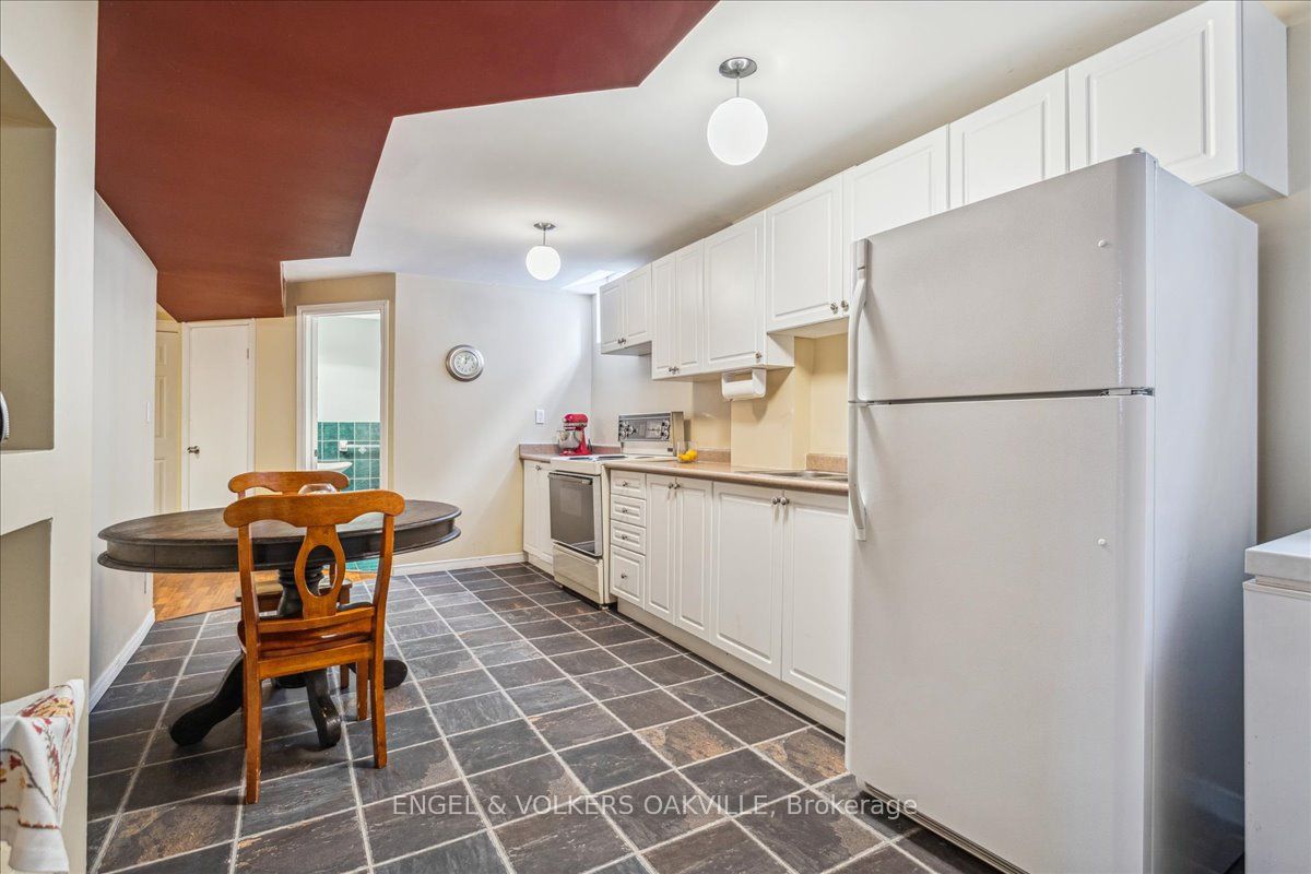 2120 Wincanton Cres Property Photo 25