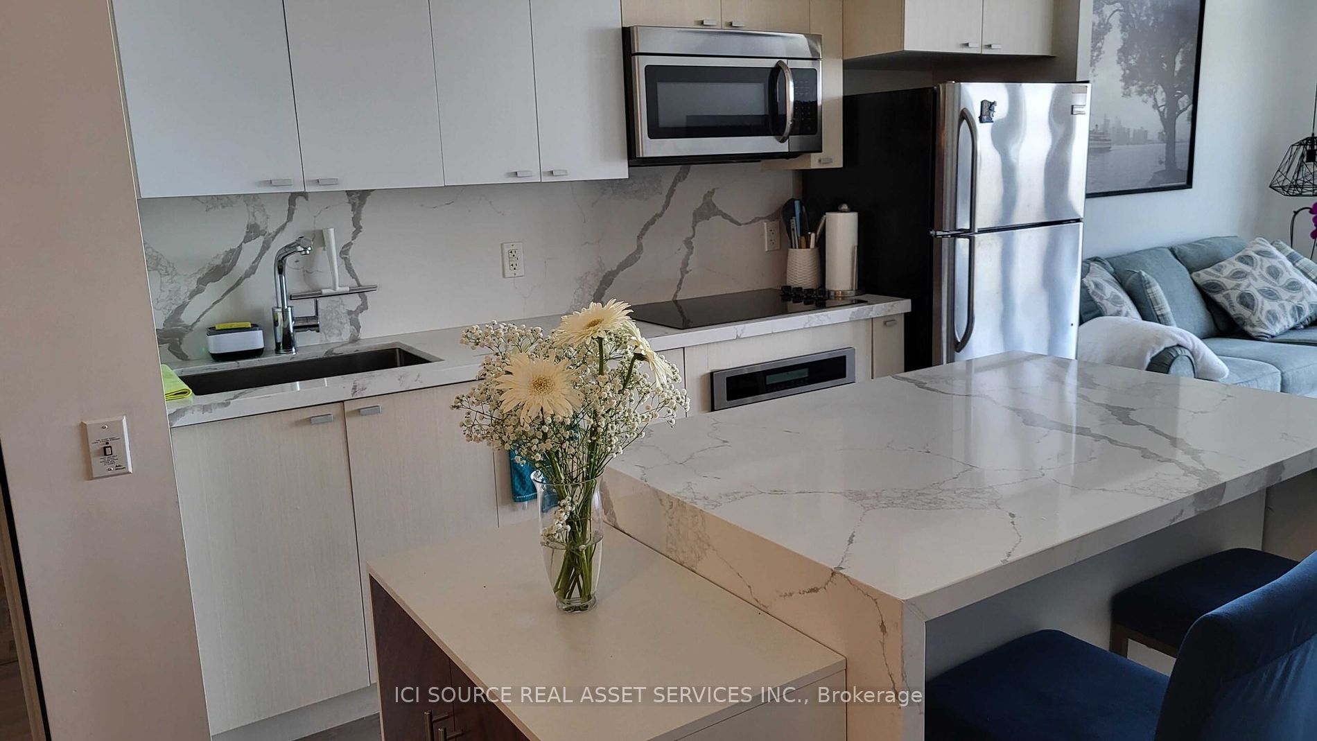 105 The Queensway 4 Property Photo 2