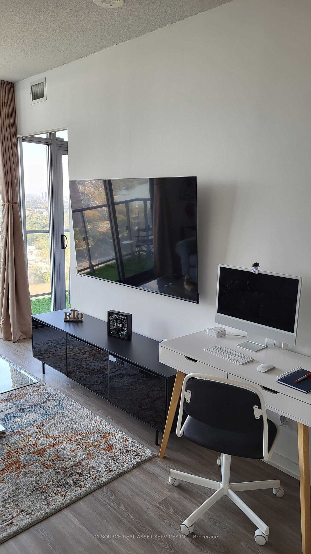 105 The Queensway 4 Property Photo 6