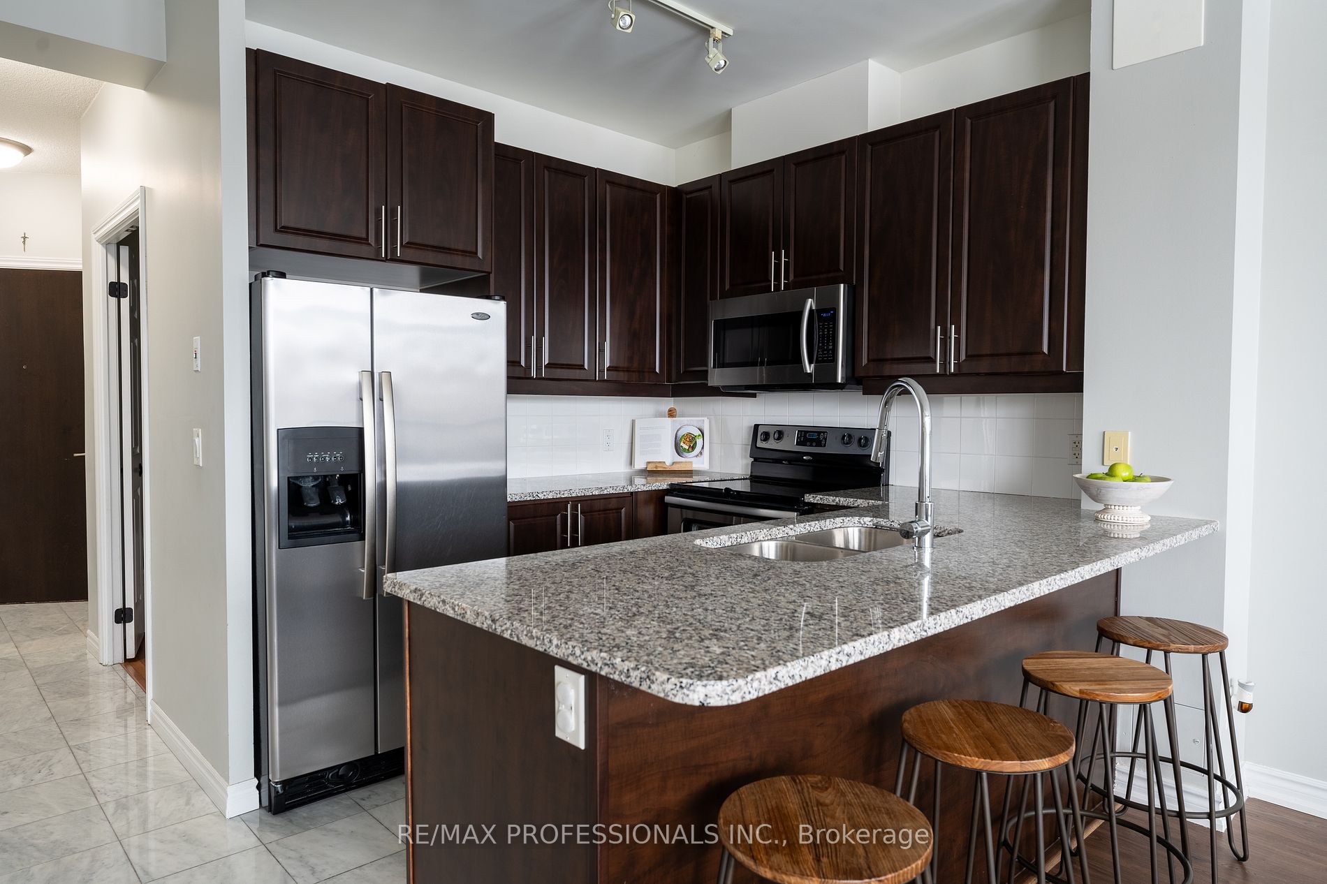 1135 Royal York Rd 04 Property Photo 6