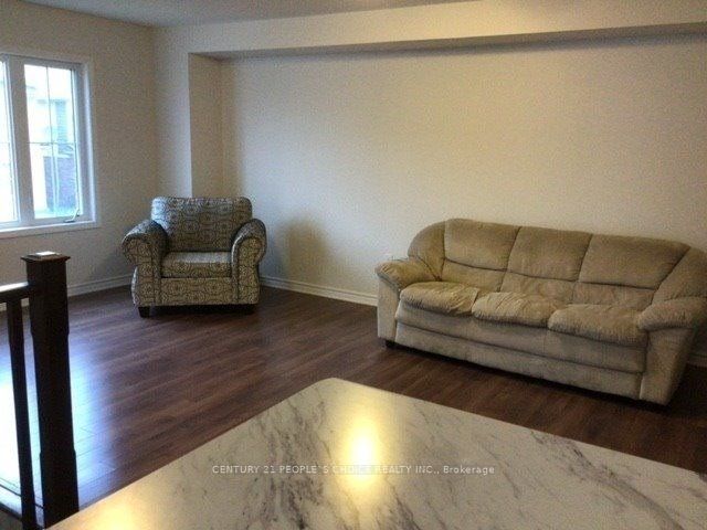 1531 Gainer Cres Property Photo 6