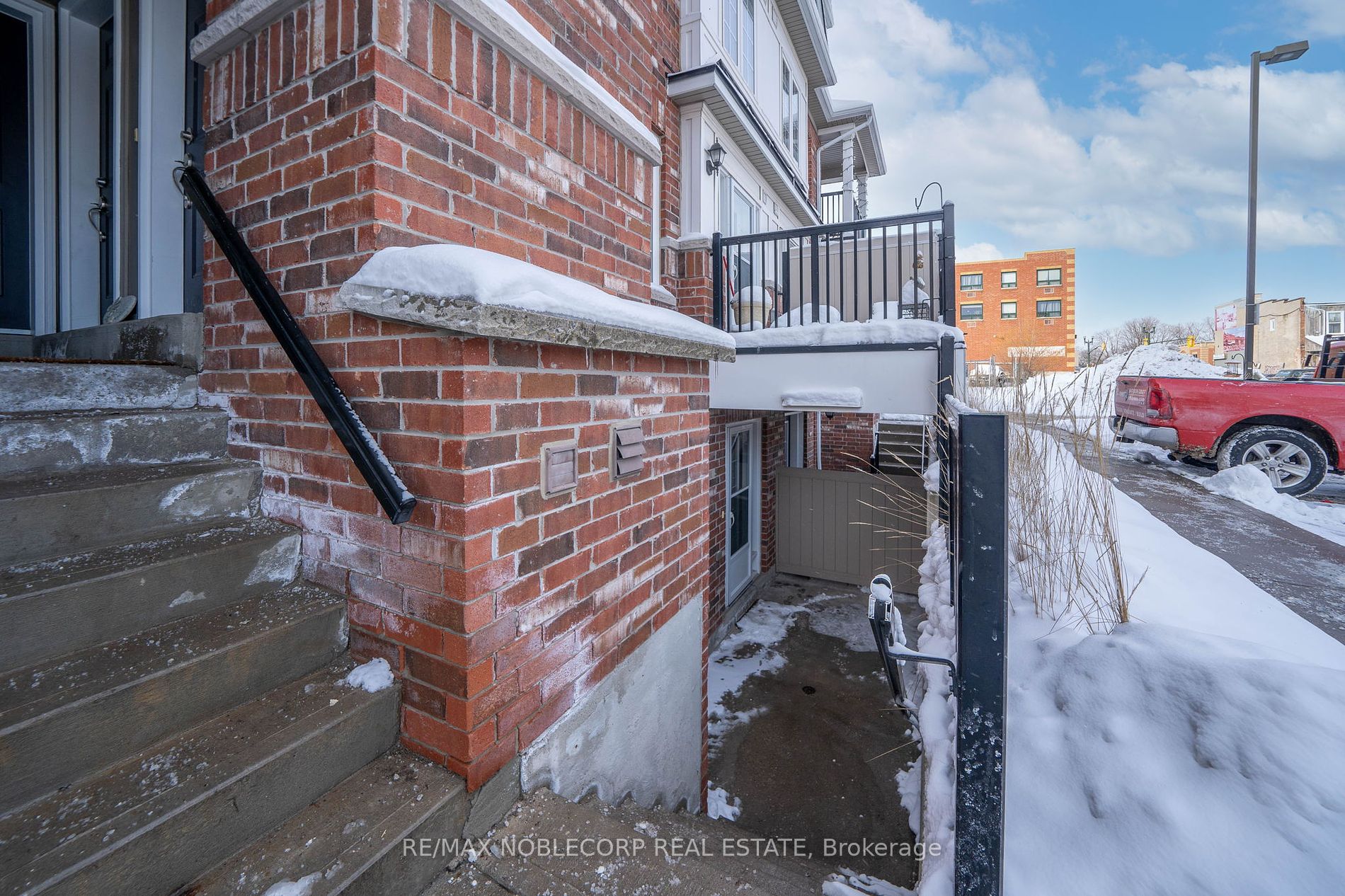 5 Armstrong St 4 Property Photo 9