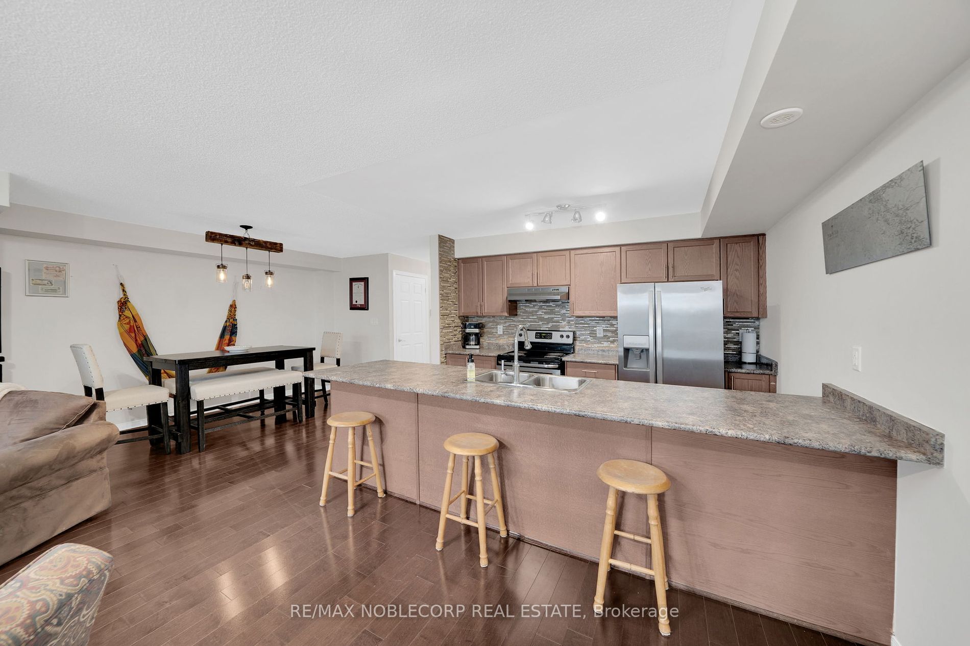 5 Armstrong St 4 Property Photo 16