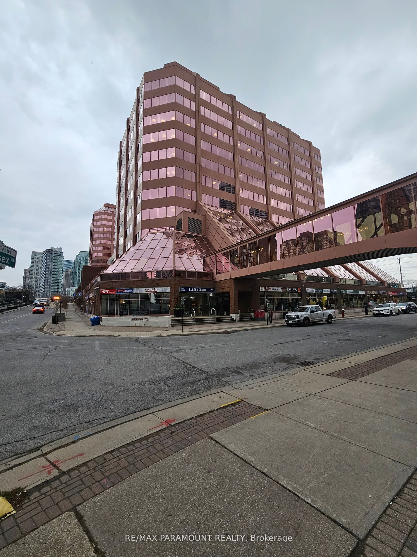 50 Burnhamthorpe Rd W Property Photo 1