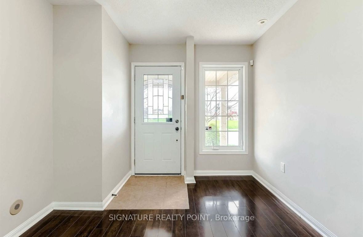 639 Speyer Circ Property Photo 3
