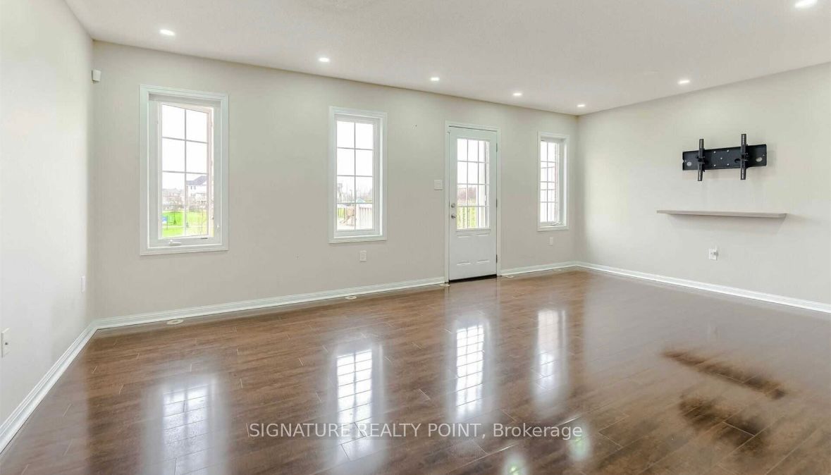639 Speyer Circ Property Photo 7