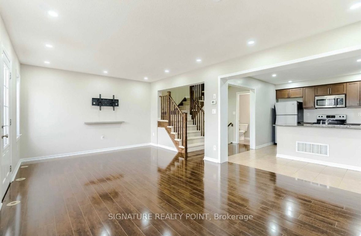 639 Speyer Circ Property Photo 8