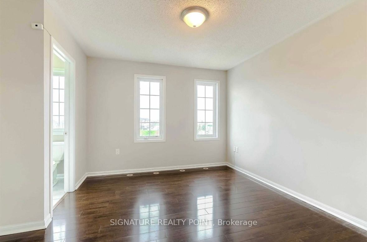 639 Speyer Circ Property Photo 9