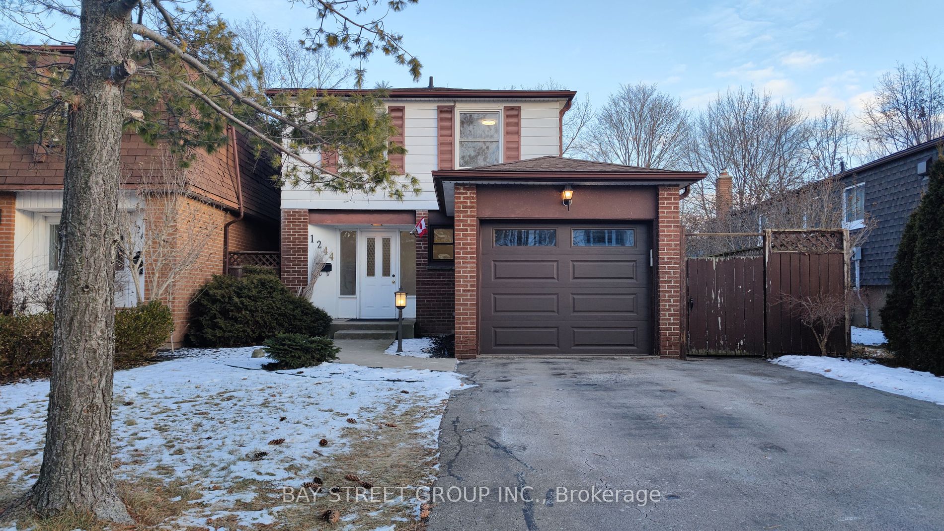 1244 Consort Cres Property Photo