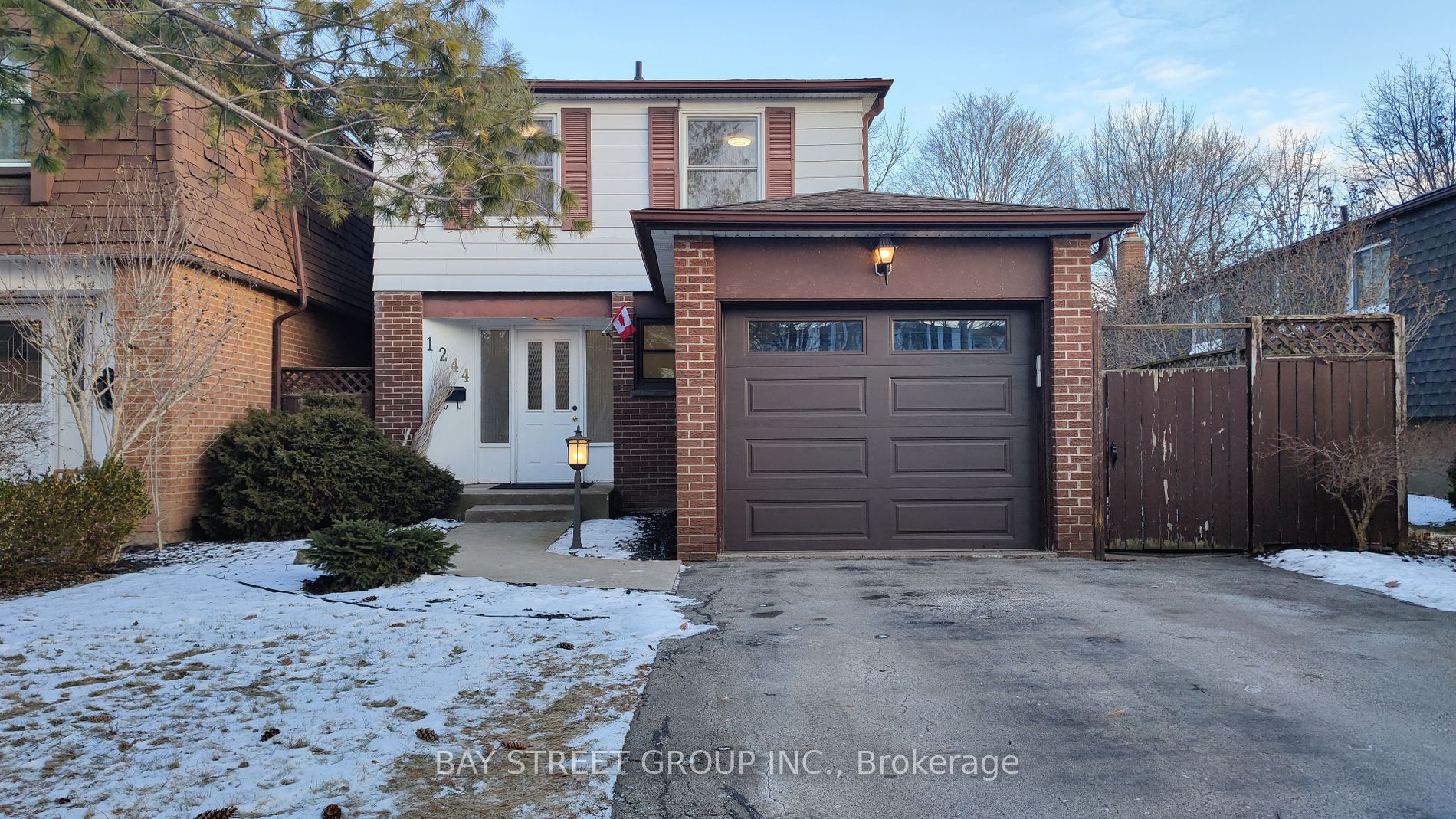 1244 Consort Cres Property Photo 3