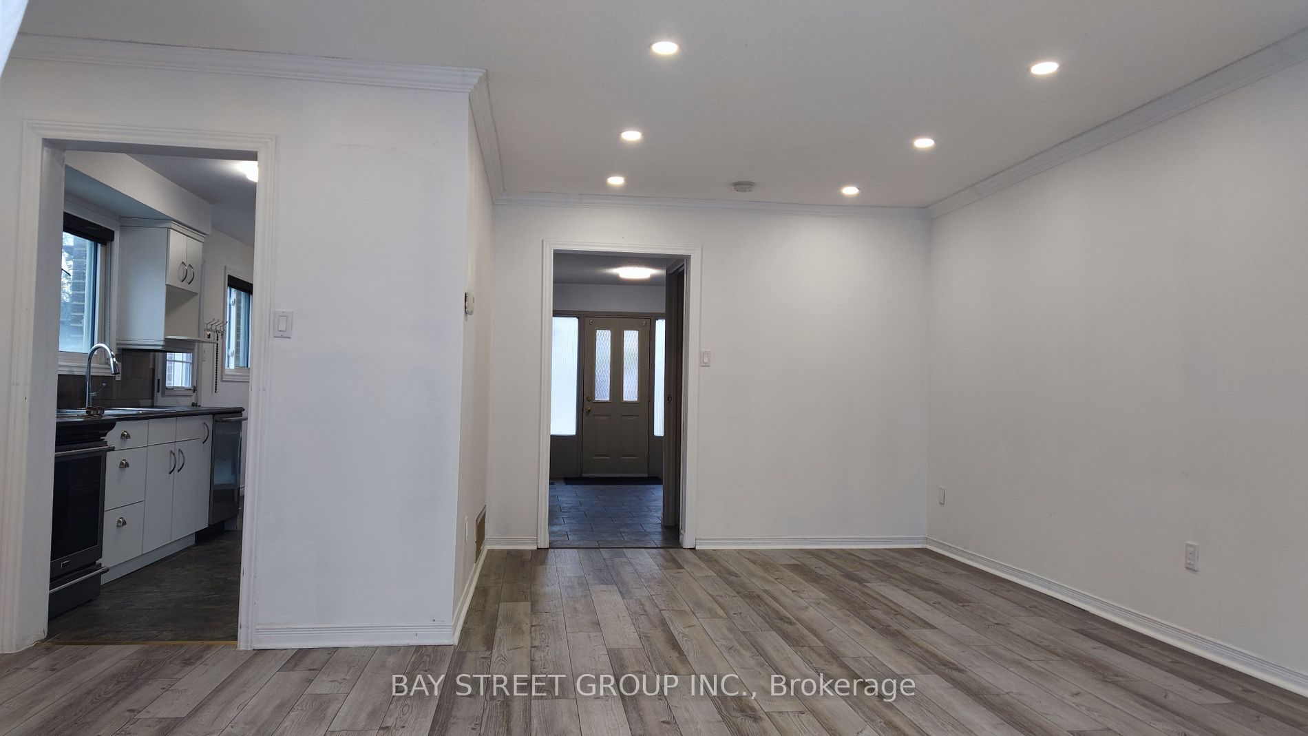 1244 Consort Cres Property Photo 9