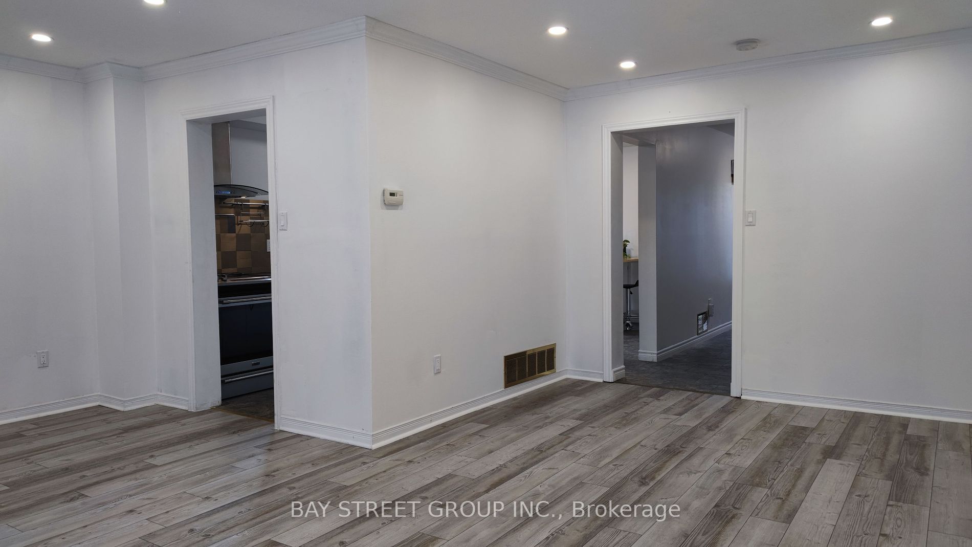 1244 Consort Cres Property Photo 10