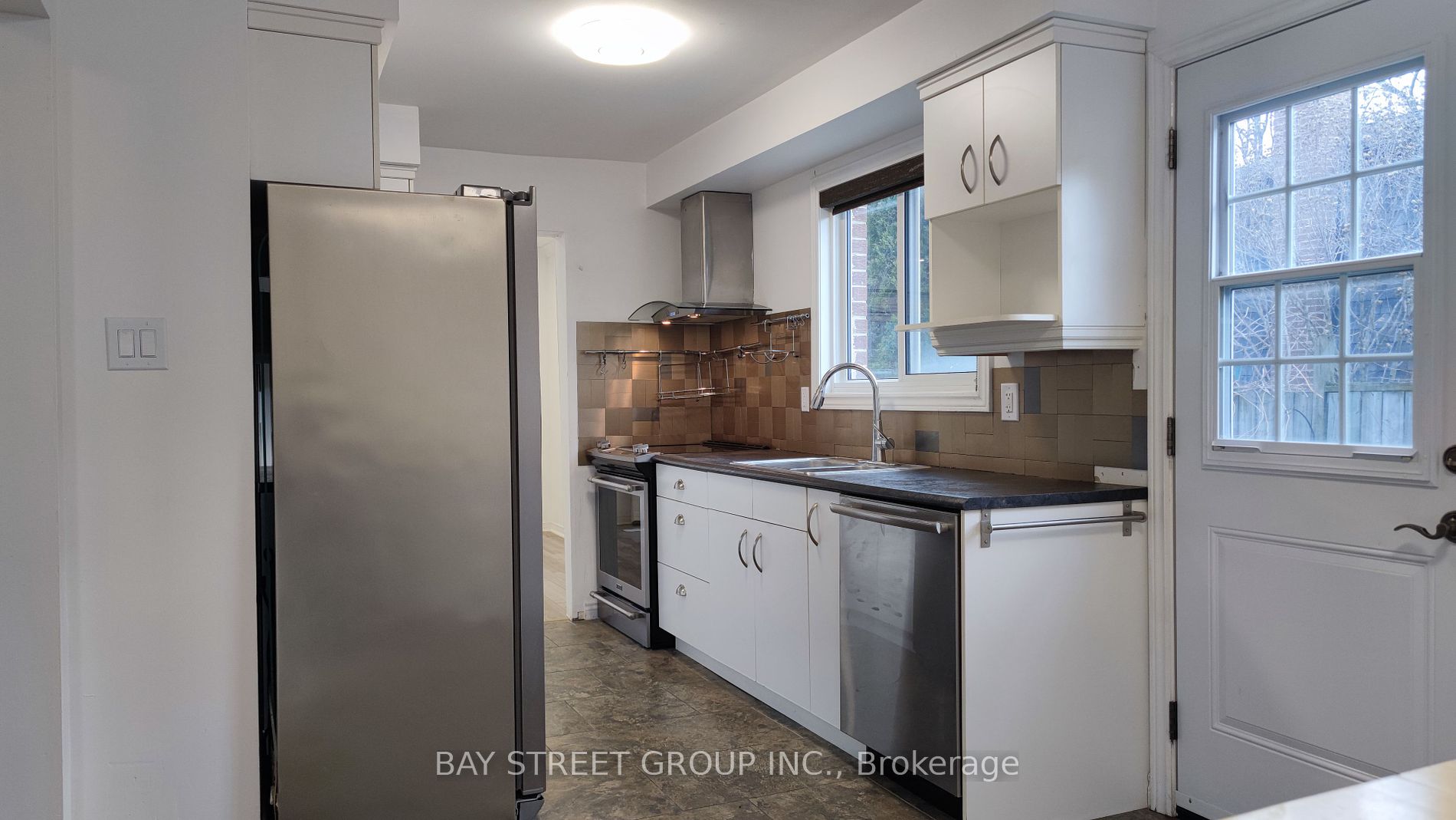 1244 Consort Cres Property Photo 15