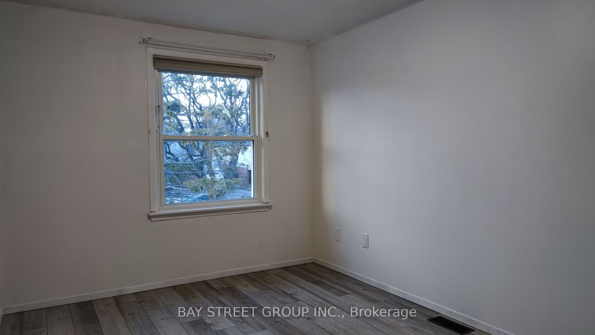 1244 Consort Cres Property Photo 25