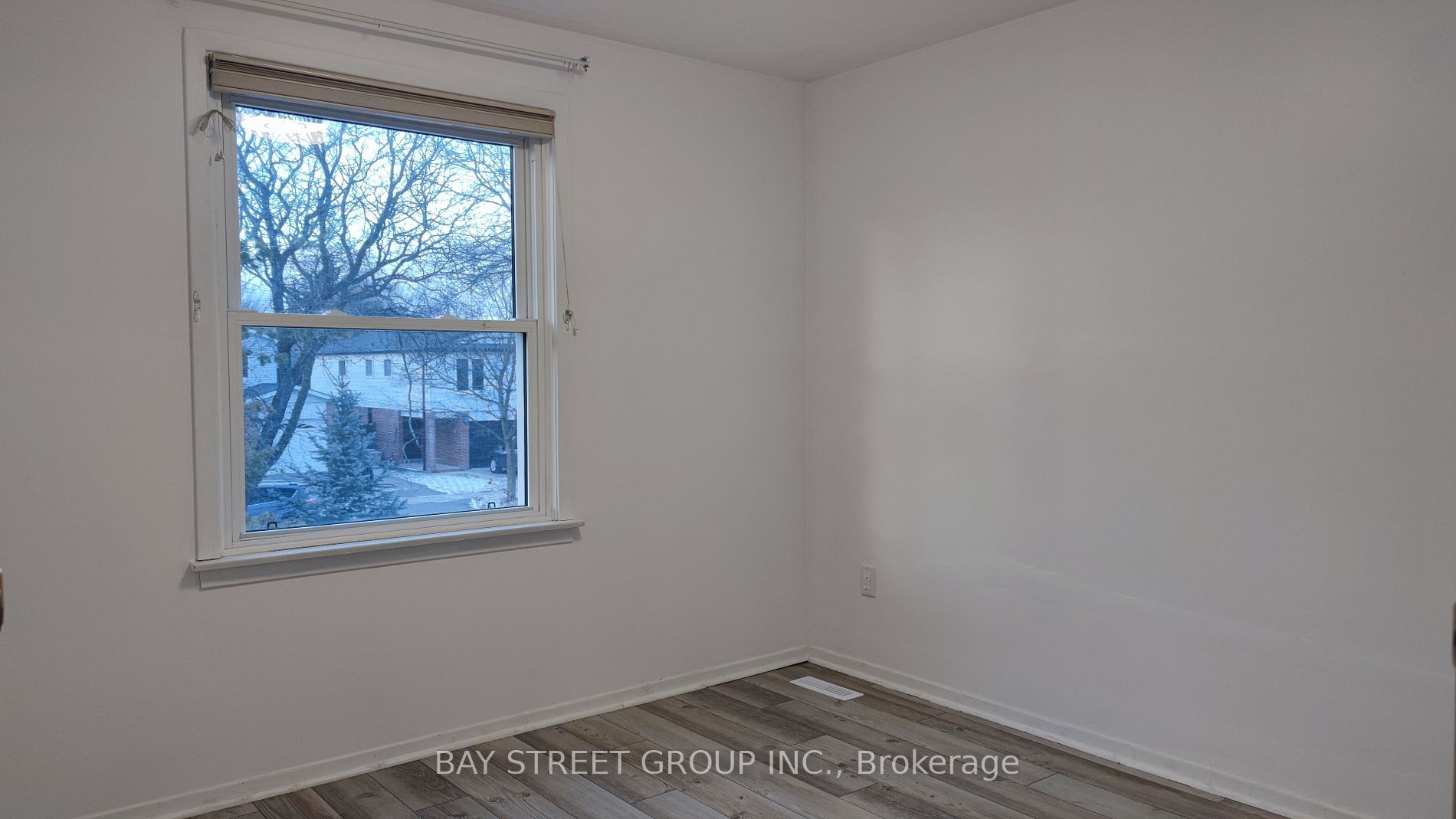 1244 Consort Cres Property Photo 26