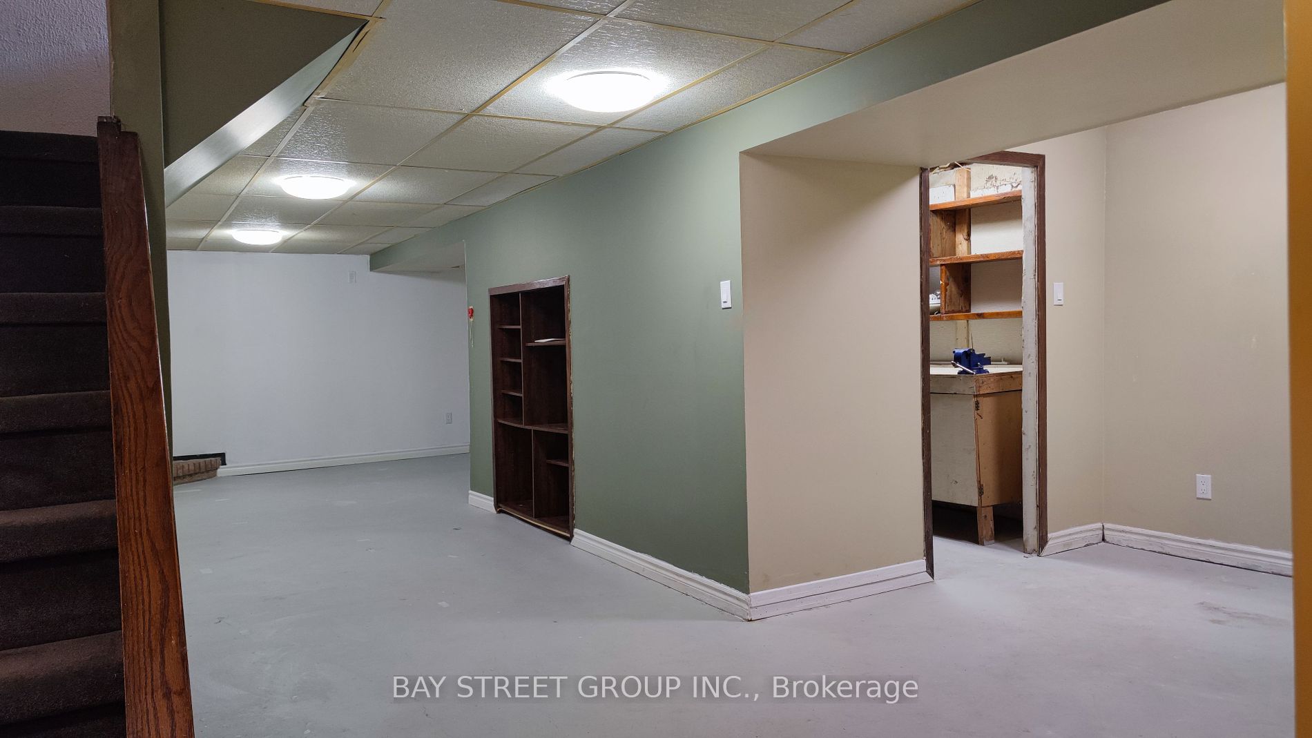 1244 Consort Cres Property Photo 27