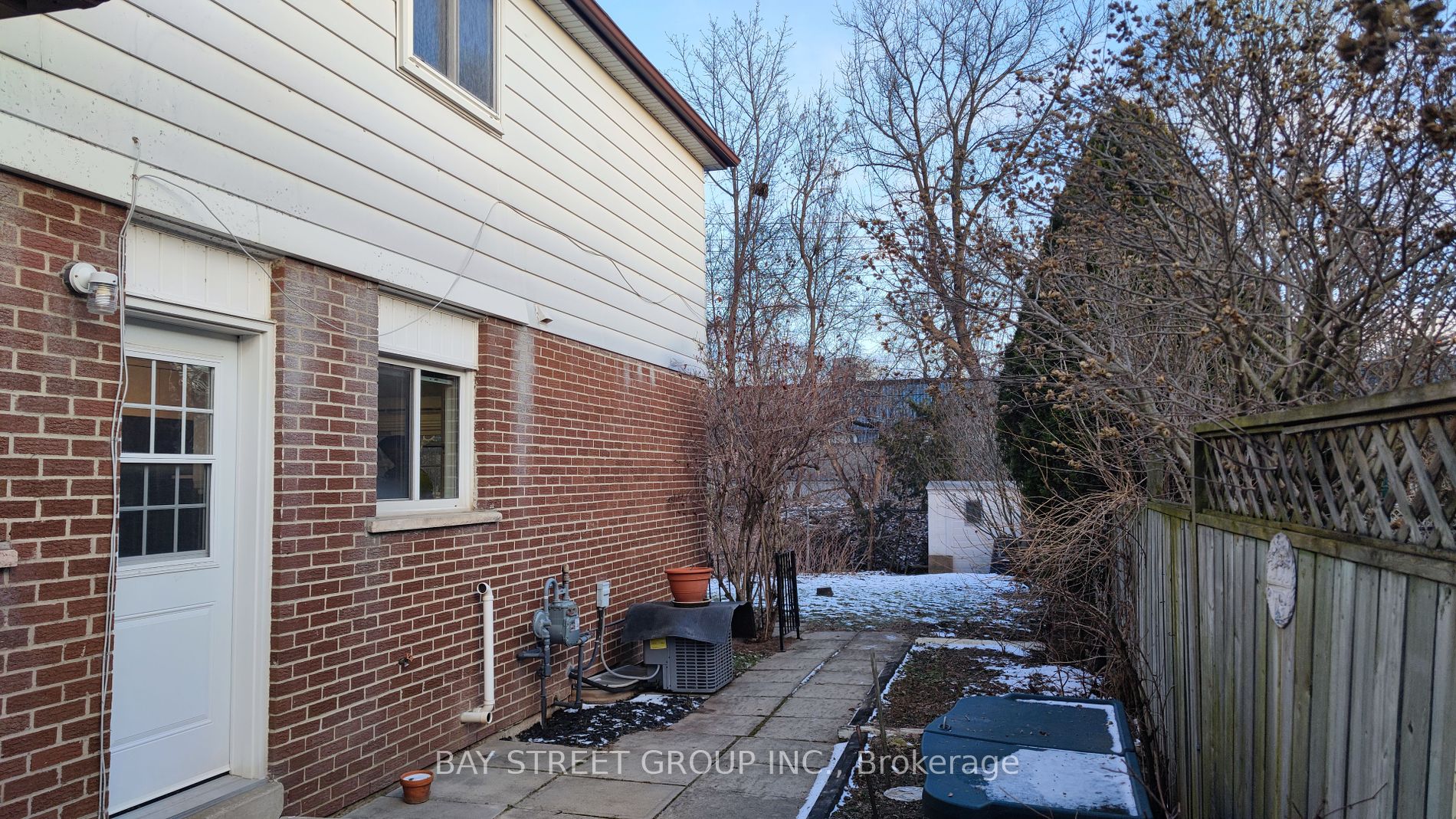 1244 Consort Cres Property Photo 33
