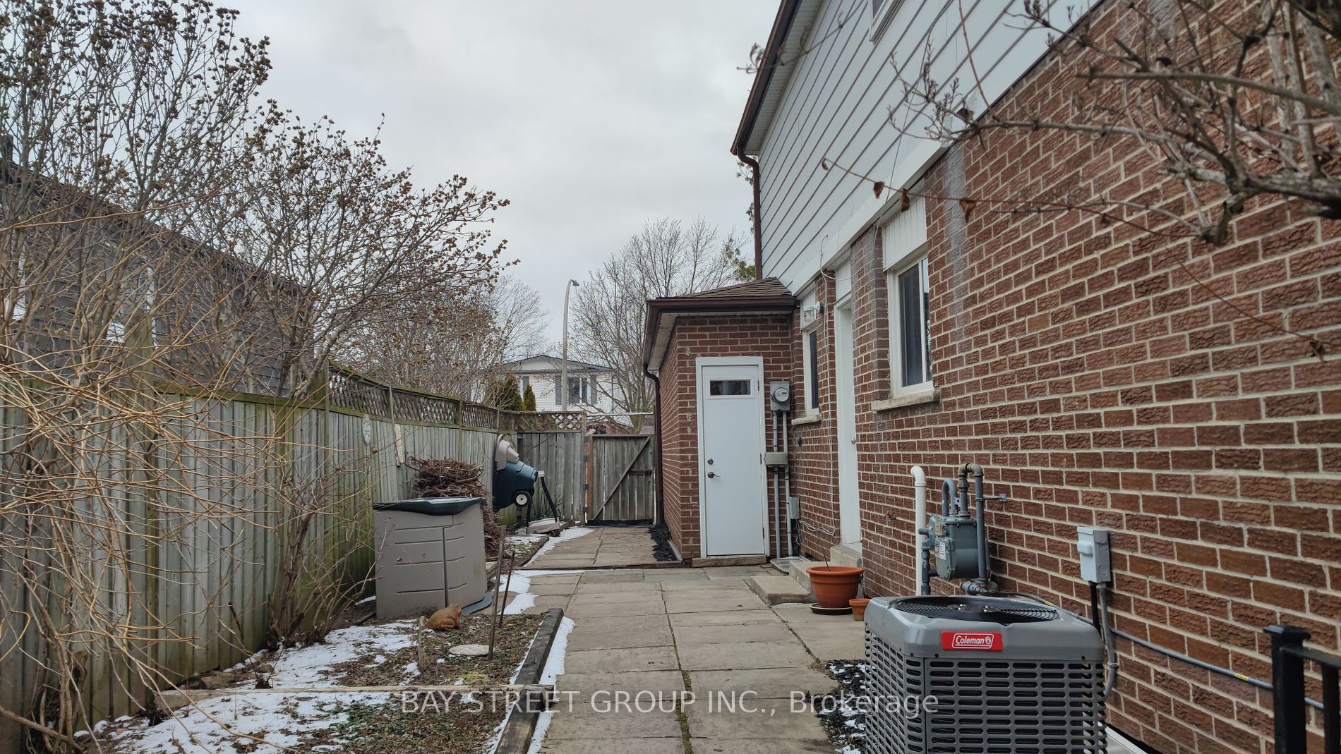 1244 Consort Cres Property Photo 34