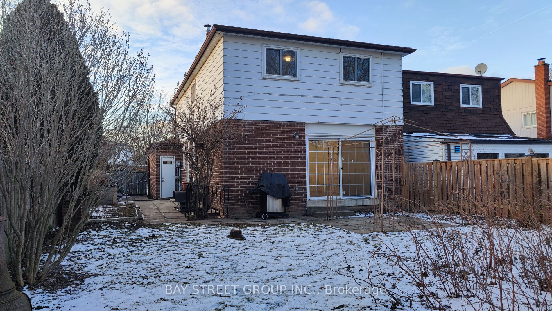 1244 Consort Cres Property Photo 35