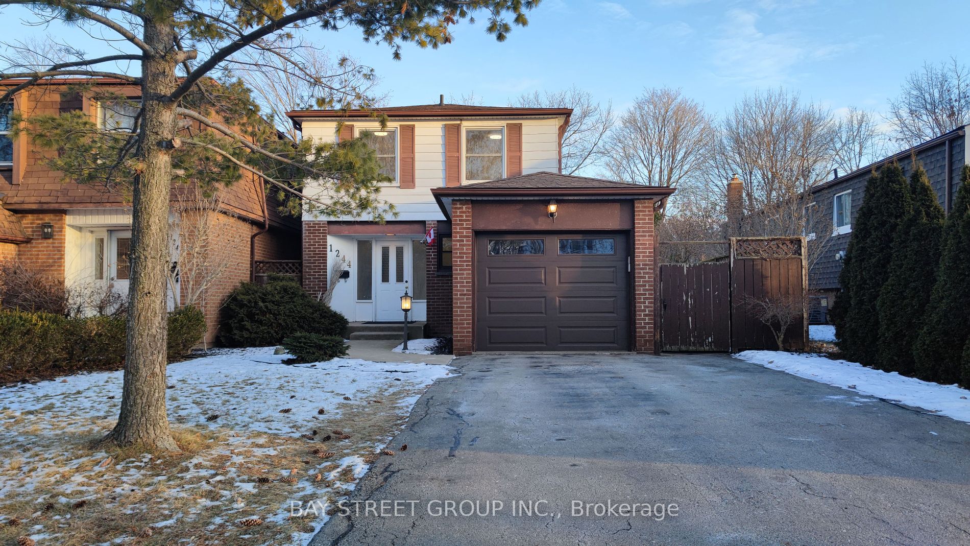 1244 Consort Cres Property Photo 38