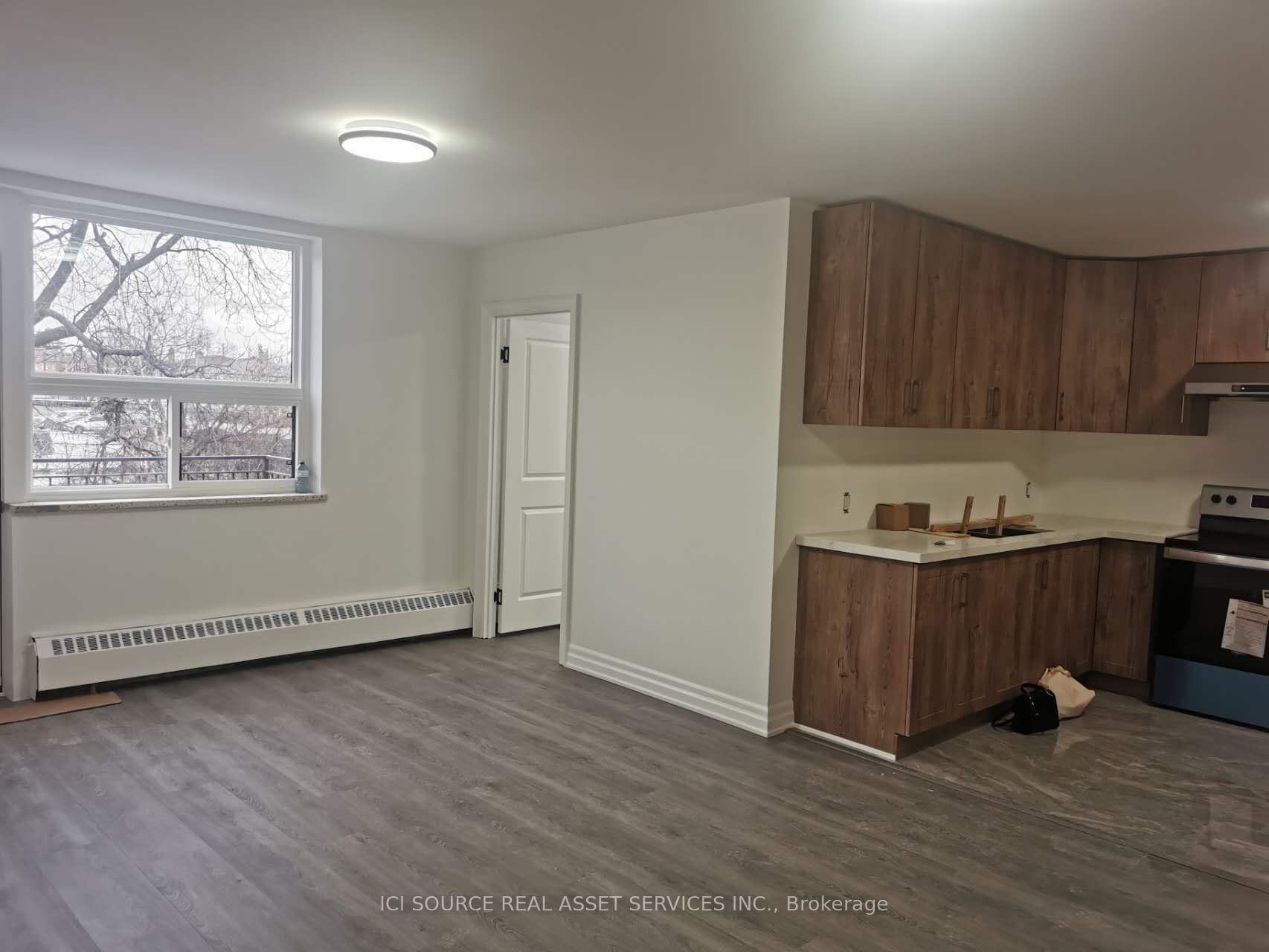 2133 Jane St Property Photo 1