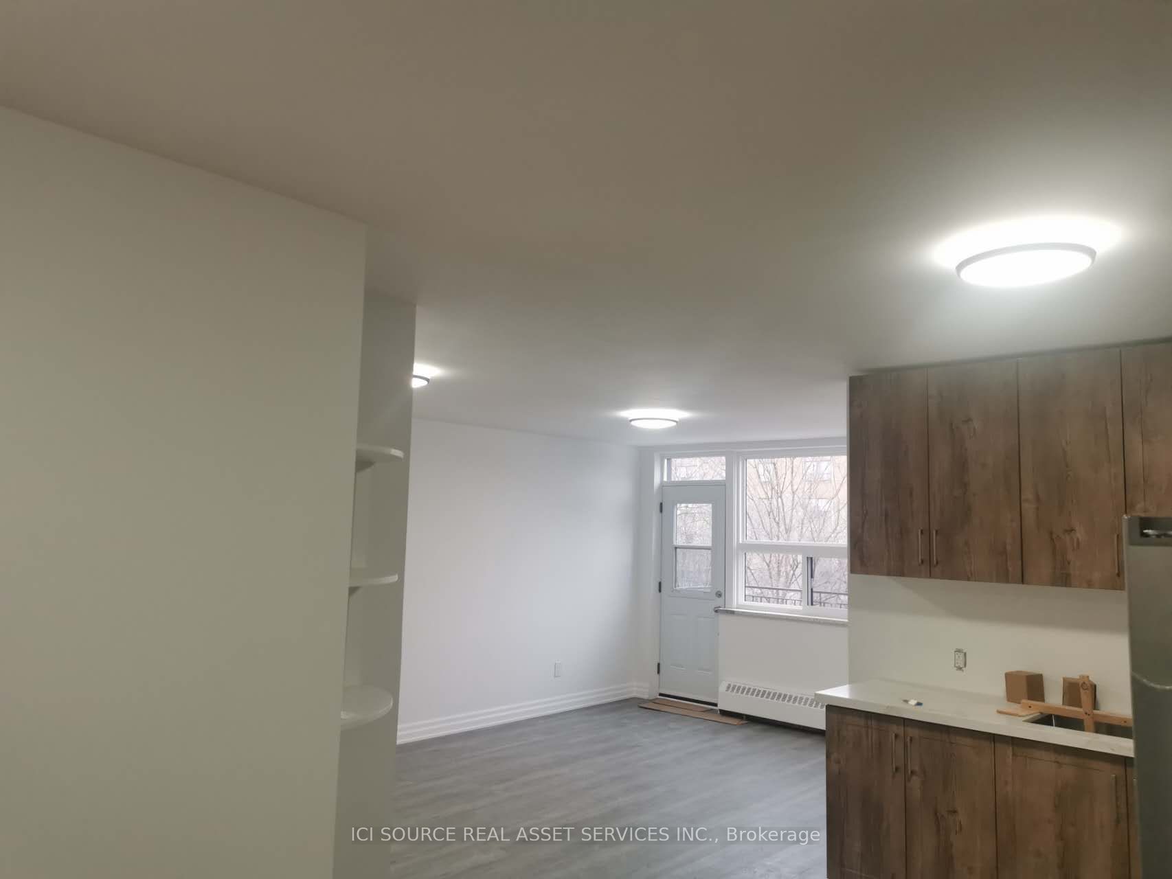 2133 Jane St Property Photo 2