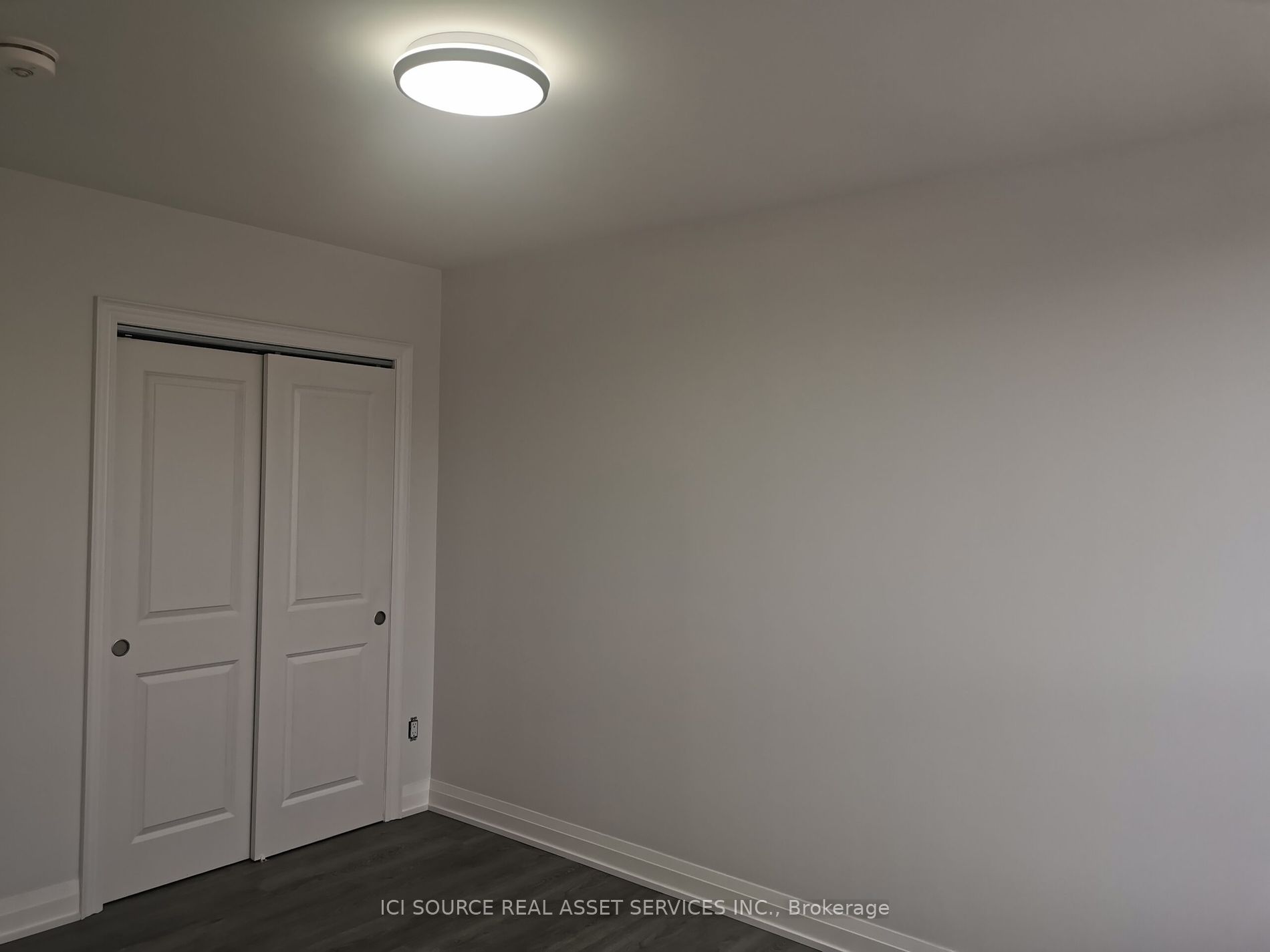 2133 Jane St Property Photo 3