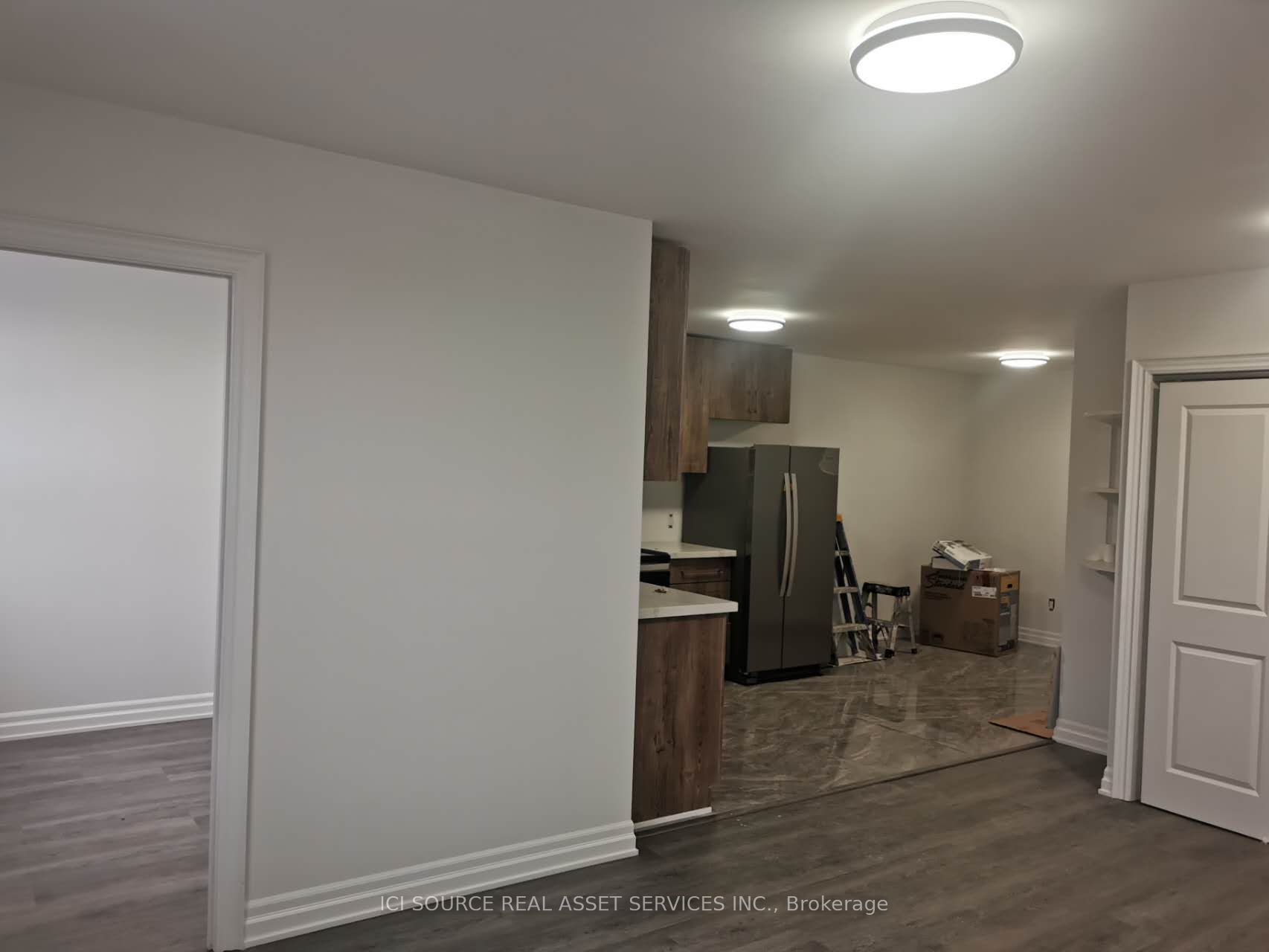 2133 Jane St Property Photo 4