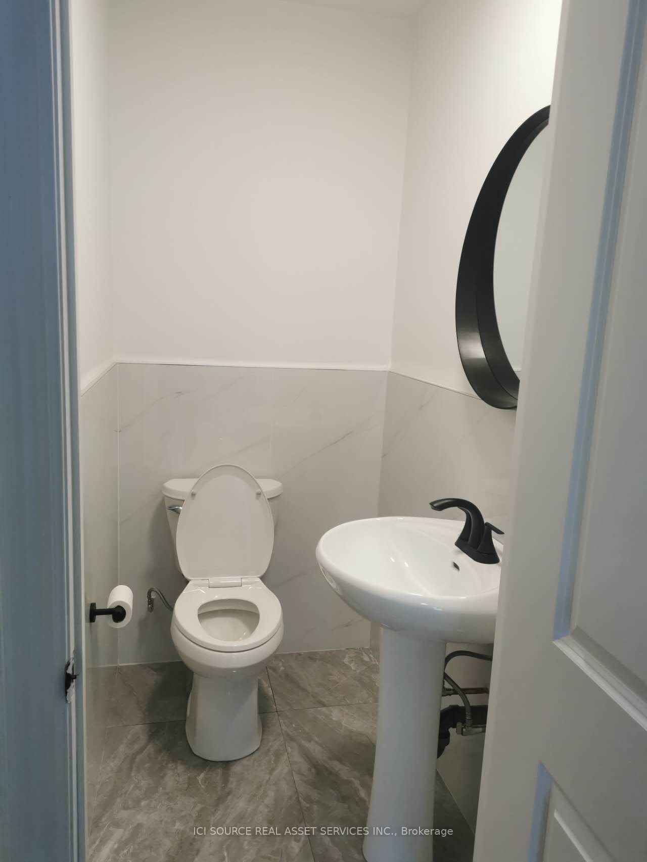 2133 Jane St Property Photo 5