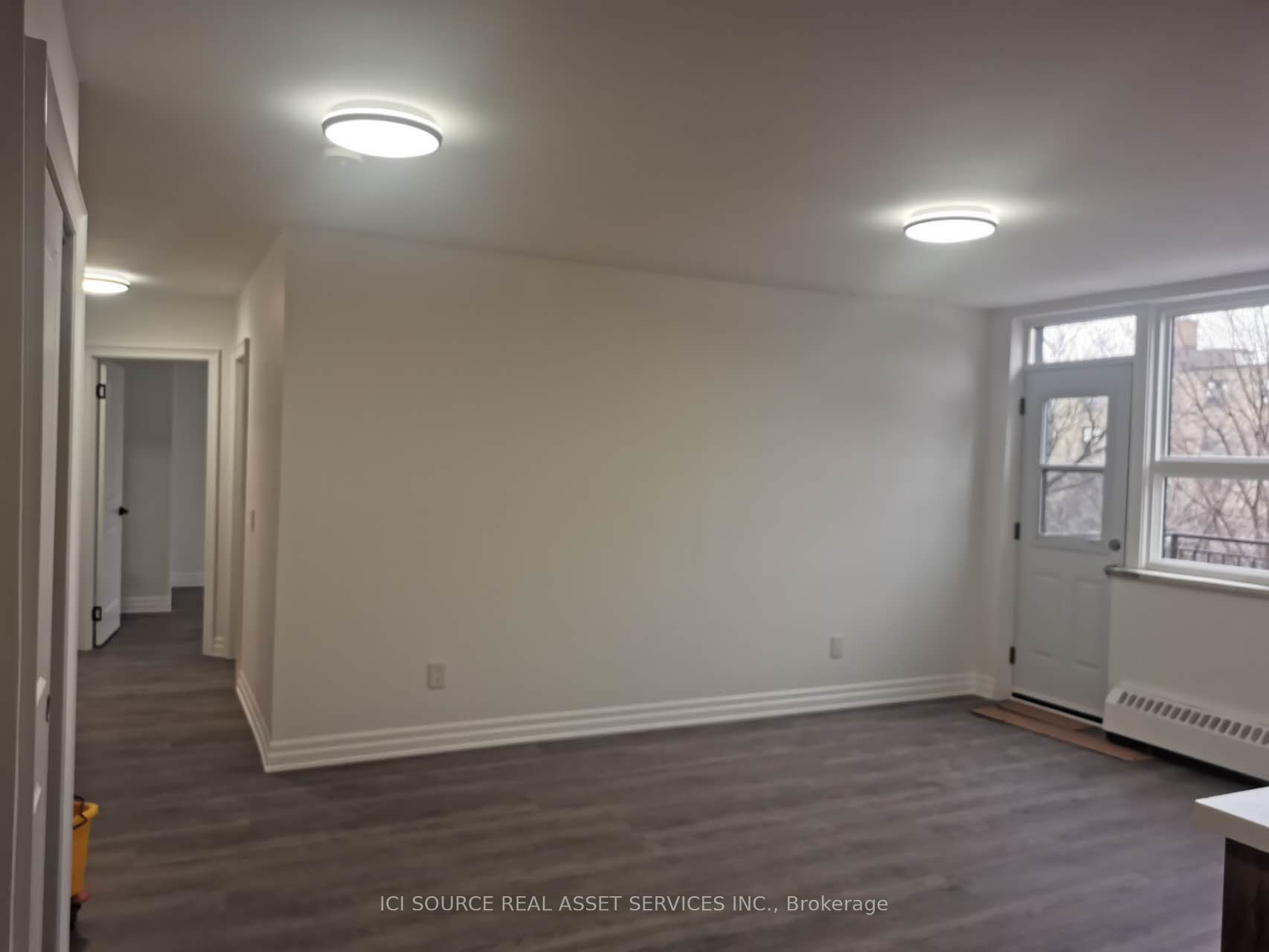 2133 Jane St Property Photo 6