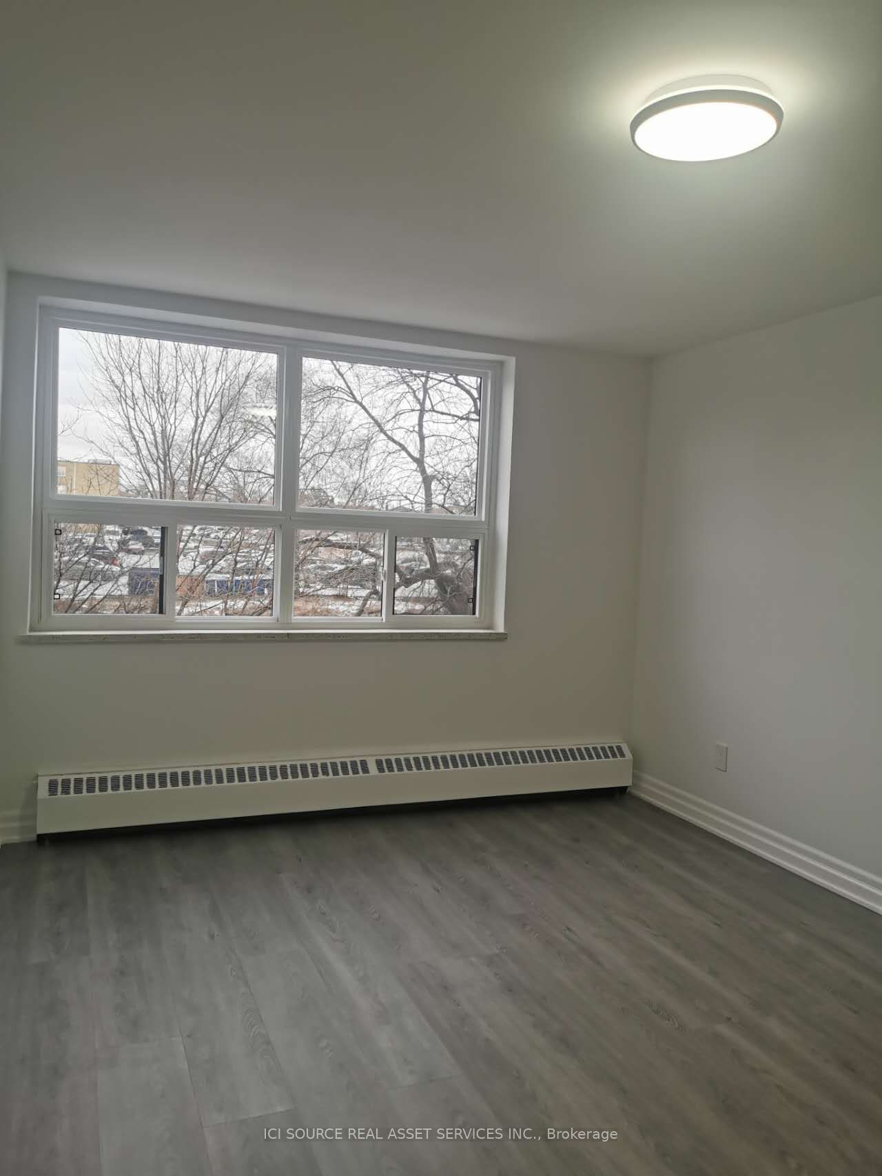 2133 Jane St Property Photo 9