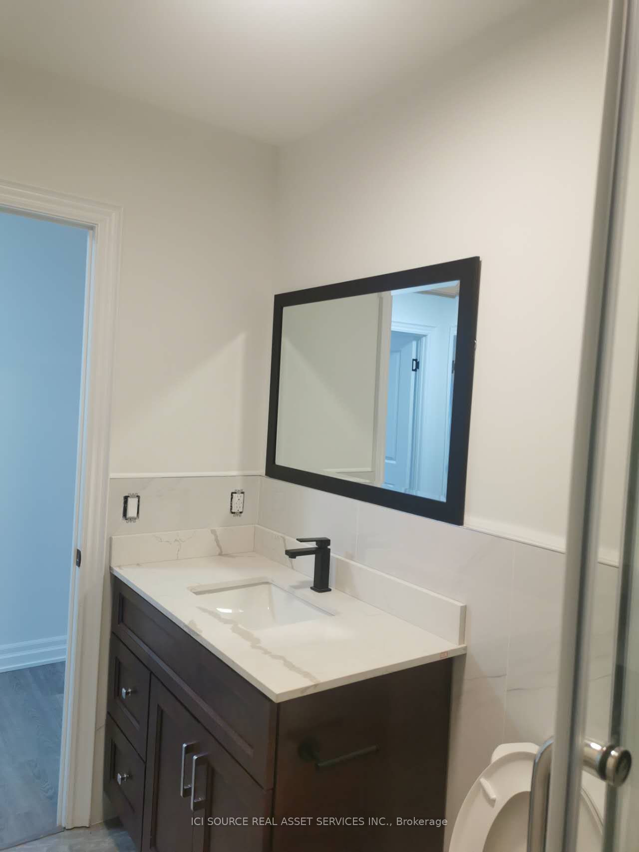 2133 Jane St Property Photo 12