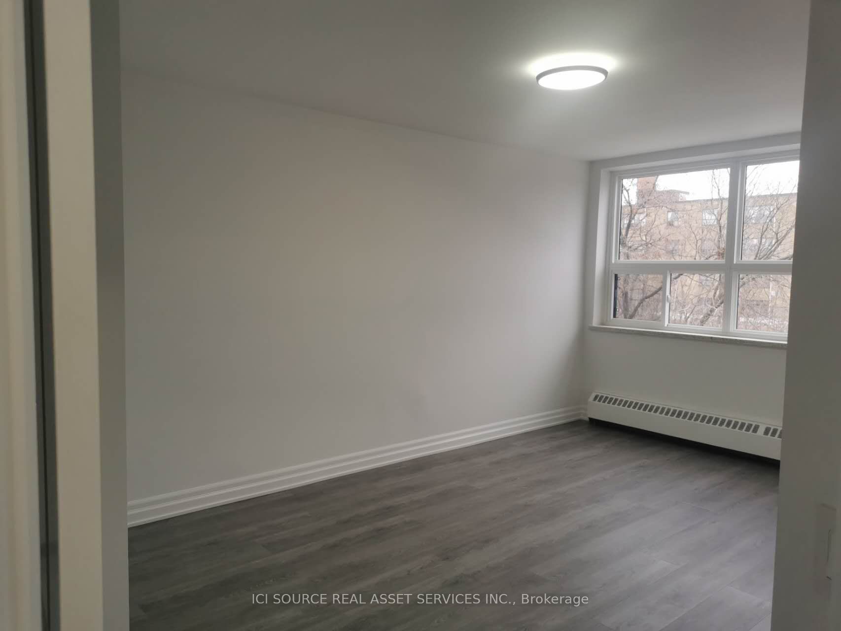 2133 Jane St Property Photo 15