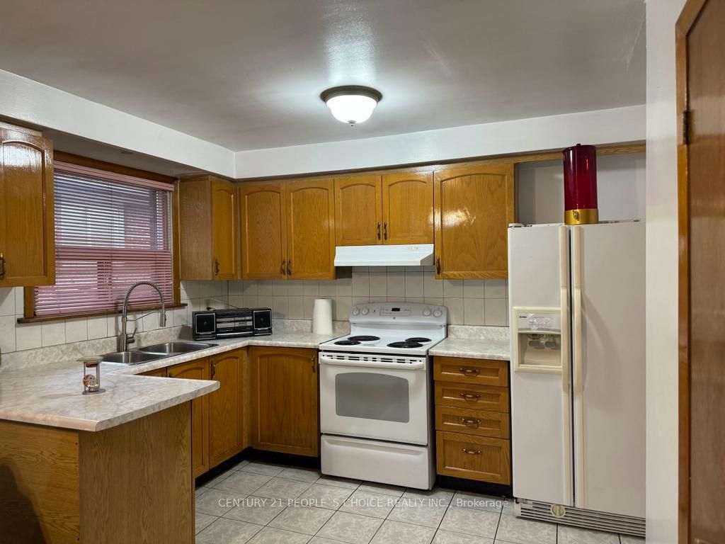 7600 Middleshire Dr Property Photo 5
