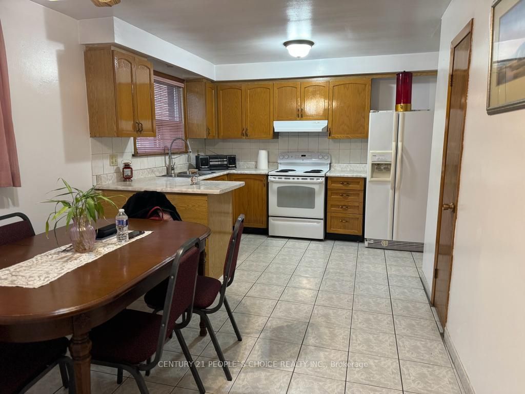 7600 Middleshire Dr Property Photo 6