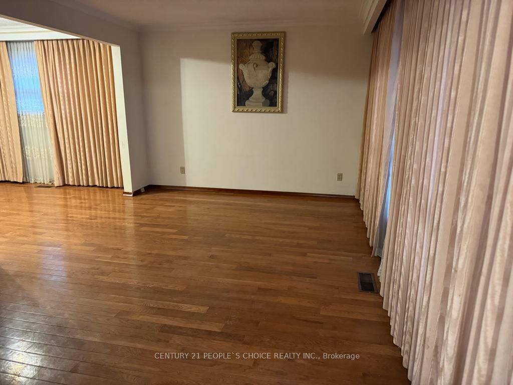 7600 Middleshire Dr Property Photo 10