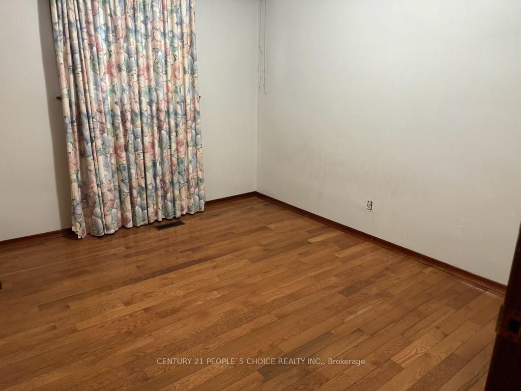 7600 Middleshire Dr Property Photo 12