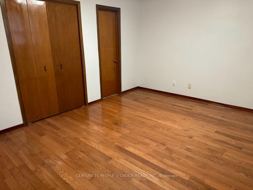 7600 Middleshire Dr Property Photo 14