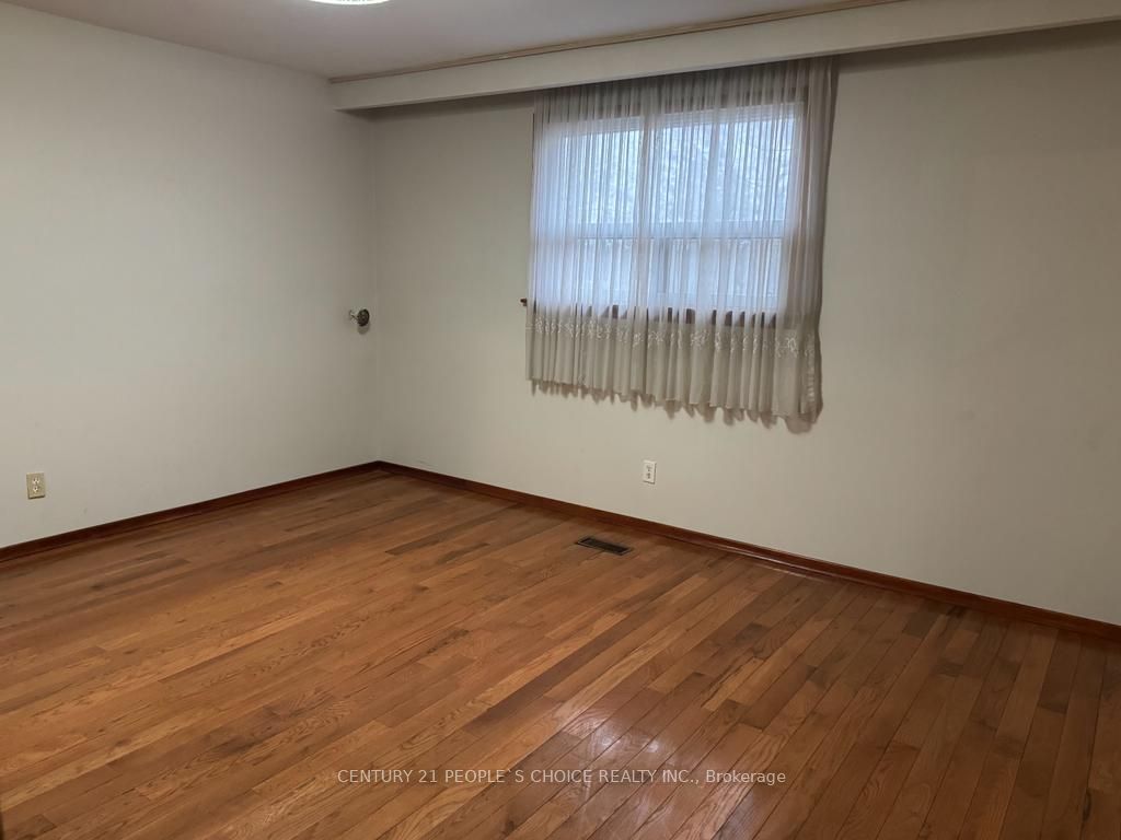 7600 Middleshire Dr Property Photo 15