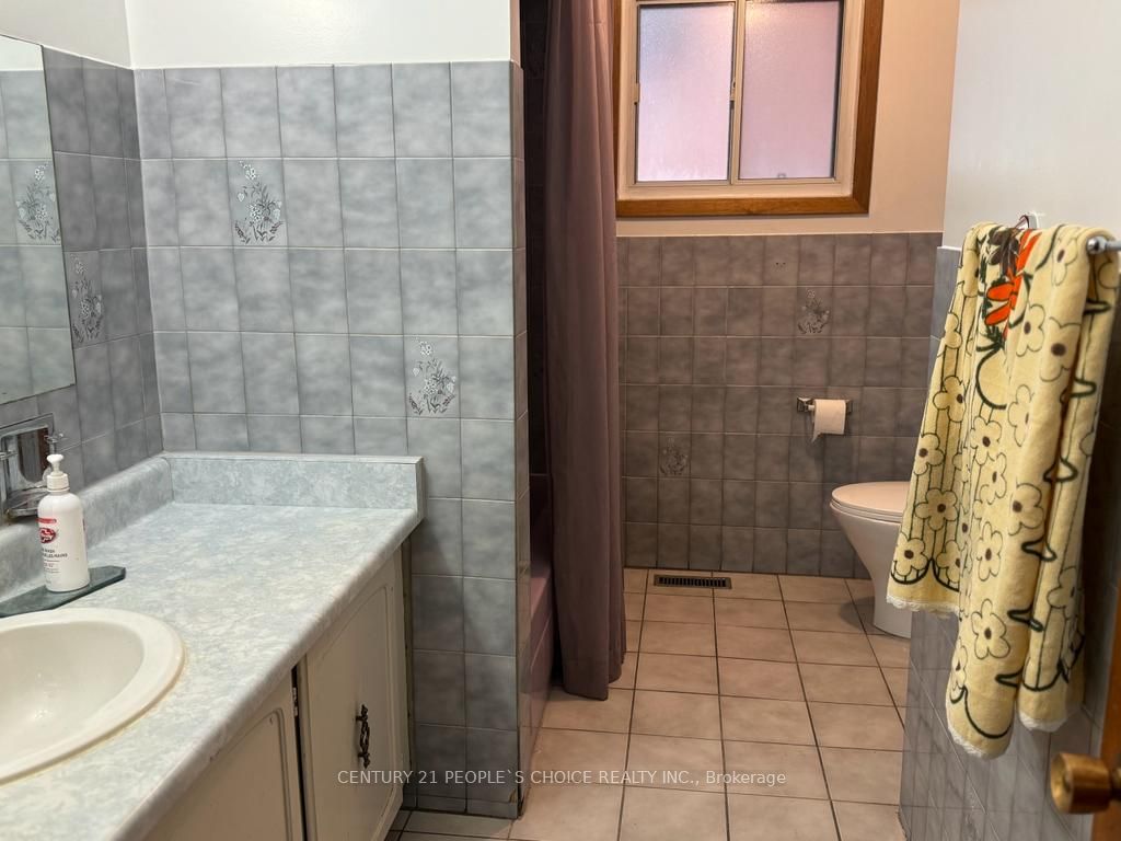 7600 Middleshire Dr Property Photo 16