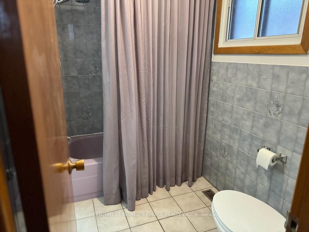 7600 Middleshire Dr Property Photo 17